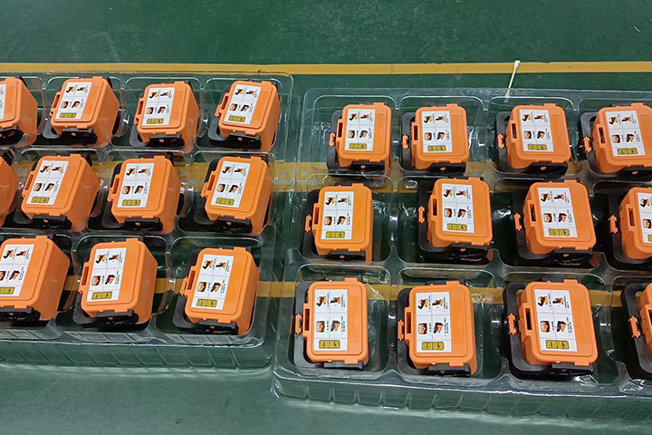 Manual Service Disconnect with Fuse/Busbar